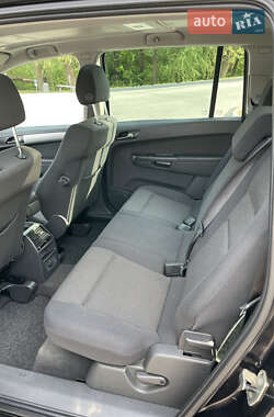 Минивэн Opel Zafira 2010 в 