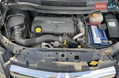 Минивэн Opel Zafira 2010 в 
