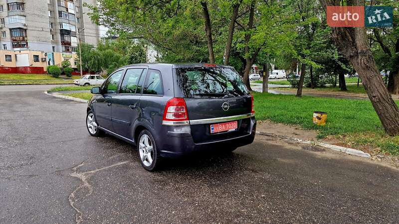 Минивэн Opel Zafira 2010 в Запорожье