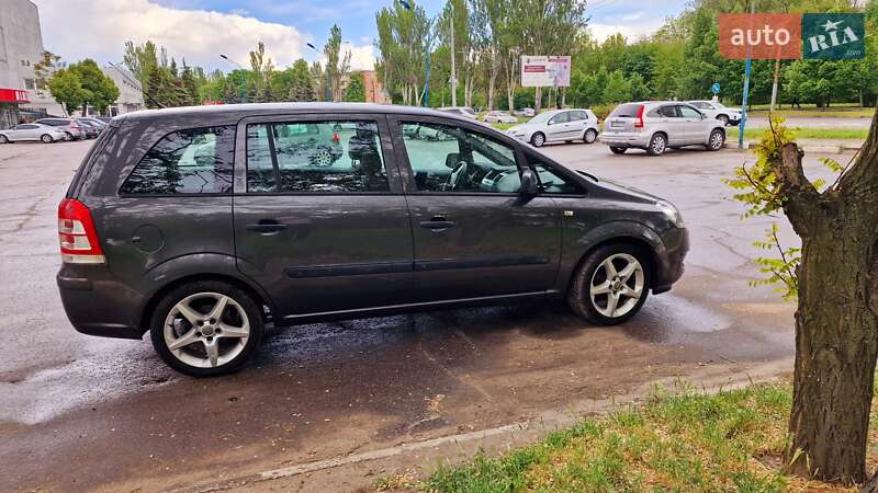 Минивэн Opel Zafira 2010 в Запорожье