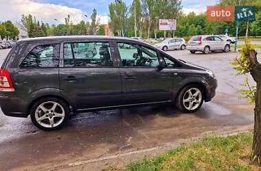 Минивэн Opel Zafira 2010 в 