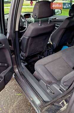 Минивэн Opel Zafira 2010 в 