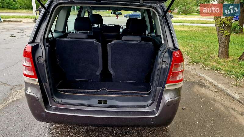Минивэн Opel Zafira 2010 в Запорожье
