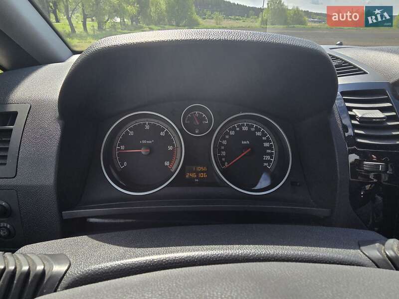 Минивэн Opel Zafira 2011 в Ирпене