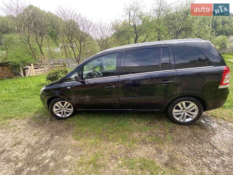 Мінівен Opel Zafira 2011 в Косові