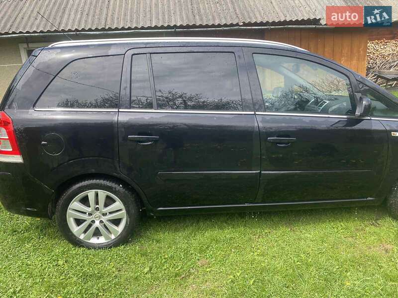 Мінівен Opel Zafira 2011 в Косові
