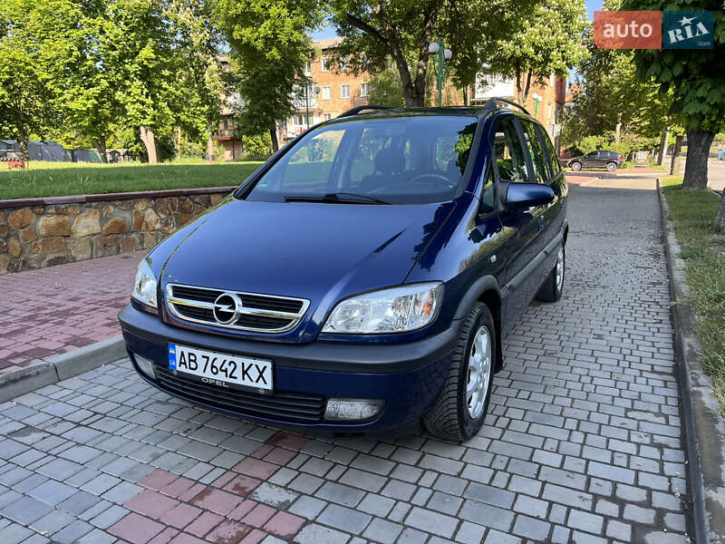 Минивэн Opel Zafira 2004 в Могилев-Подольске