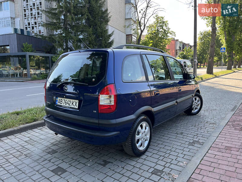 Минивэн Opel Zafira 2004 в Могилев-Подольске