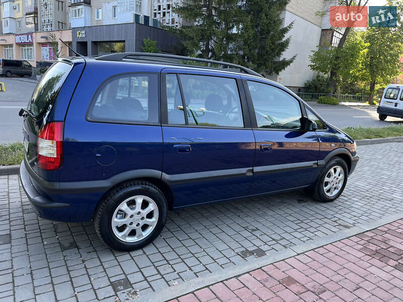 Минивэн Opel Zafira 2004 в Могилев-Подольске