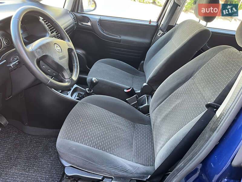 Минивэн Opel Zafira 2004 в Могилев-Подольске