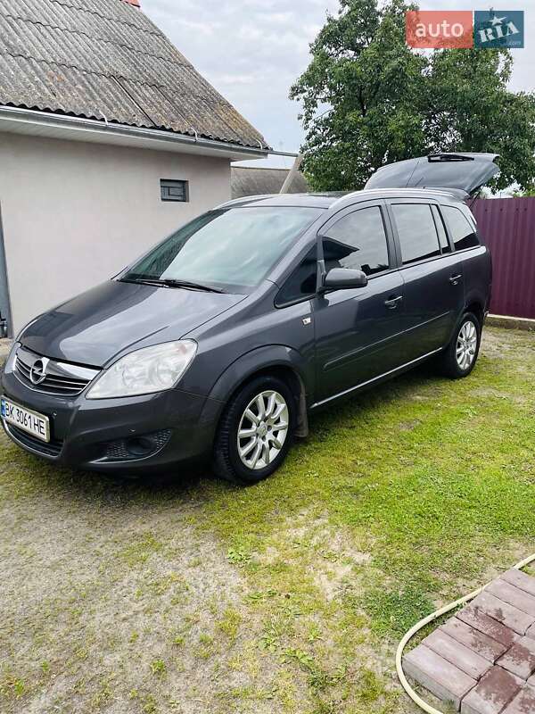 Мінівен Opel Zafira 2009 в Рівному