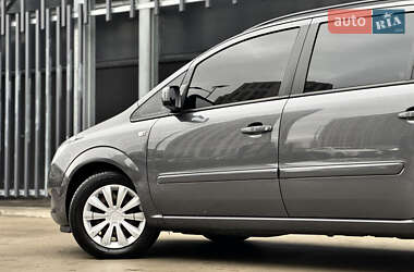 Минивэн Opel Zafira 2011 в 