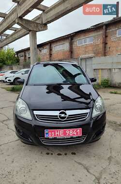 Минивэн Opel Zafira 2010 в 