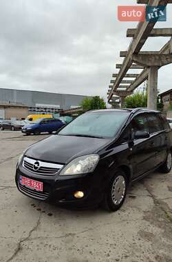 Минивэн Opel Zafira 2010 в 