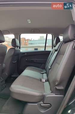 Минивэн Opel Zafira 2010 в 