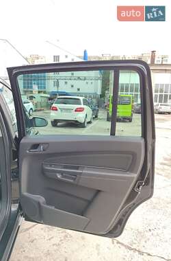 Минивэн Opel Zafira 2010 в 