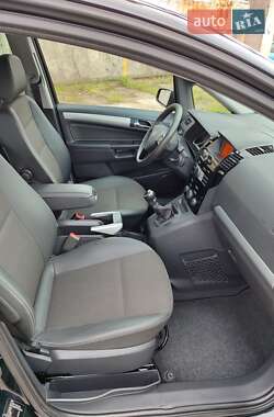 Минивэн Opel Zafira 2010 в 