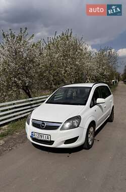 Минивэн Opel Zafira 2013 в Киеве