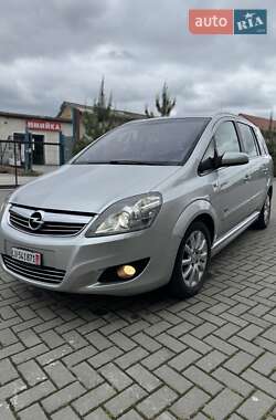 Минивэн Opel Zafira 2009 в 