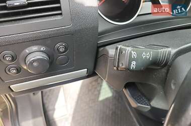 Минивэн Opel Zafira 2011 в 