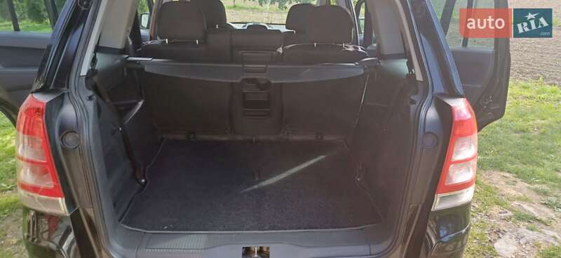 Мінівен Opel Zafira 2010 в Ужгороді