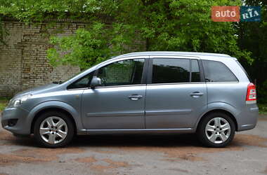 Минивэн Opel Zafira 2010 в 
