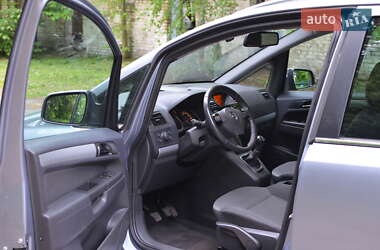Минивэн Opel Zafira 2010 в 