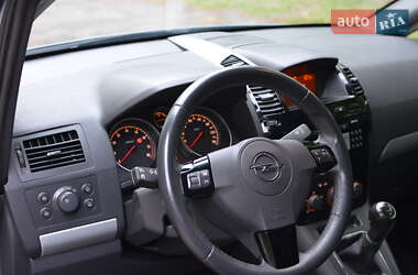 Минивэн Opel Zafira 2010 в 
