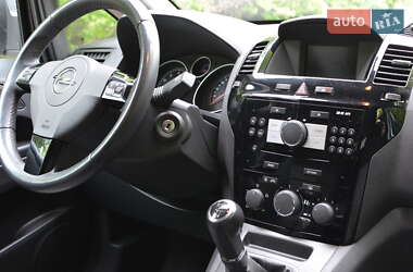 Минивэн Opel Zafira 2010 в 