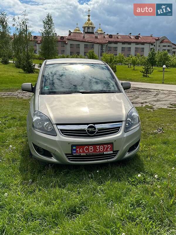 Минивэн Opel Zafira 2010 в 