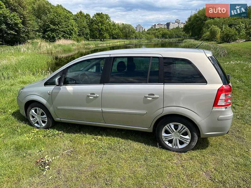 Мінівен Opel Zafira 2010 в Львові