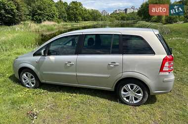 Минивэн Opel Zafira 2010 в 