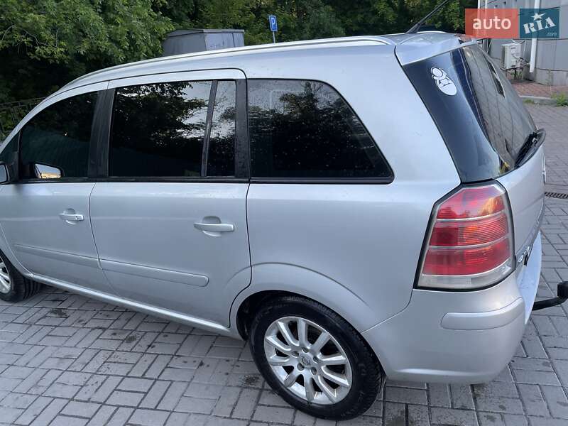 Минивэн Opel Zafira 2007 в Киеве