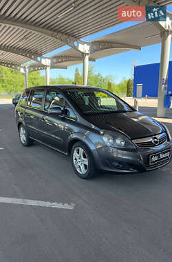 Минивэн Opel Zafira 2010 в 