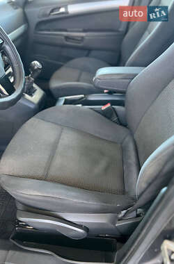 Минивэн Opel Zafira 2010 в 