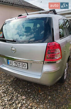 Минивэн Opel Zafira 2009 в 
