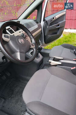 Минивэн Opel Zafira 2009 в 