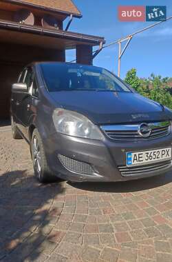 Минивэн Opel Zafira 2010 в 