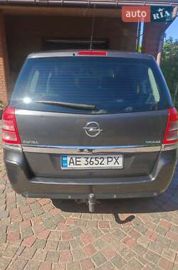 Минивэн Opel Zafira 2010 в 