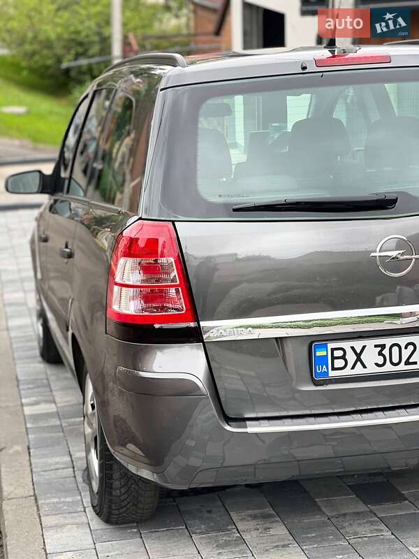 Минивэн Opel Zafira 2009 в Хмельницком