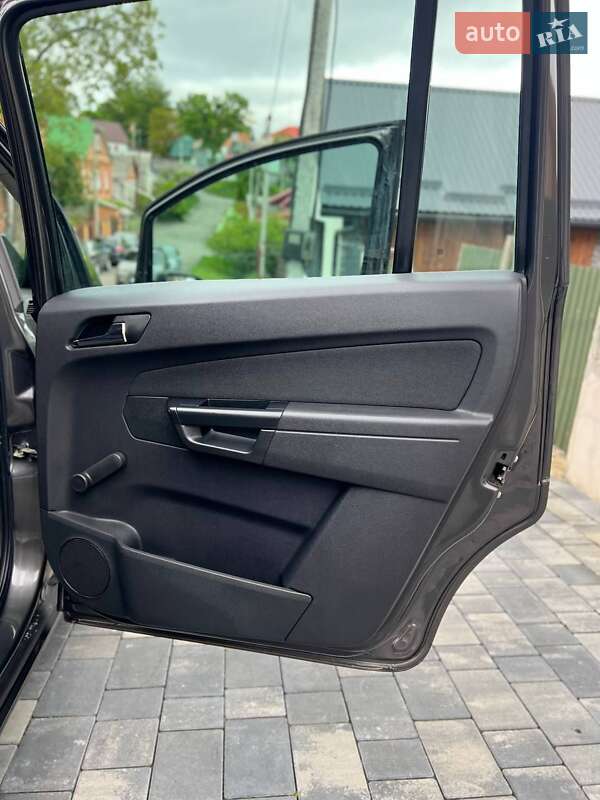 Минивэн Opel Zafira 2009 в Хмельницком