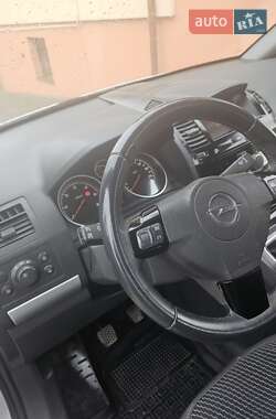 Минивэн Opel Zafira 2010 в 