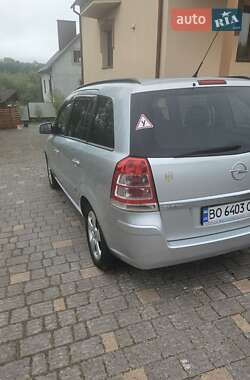 Минивэн Opel Zafira 2010 в 