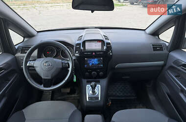 Минивэн Opel Zafira 2010 в 