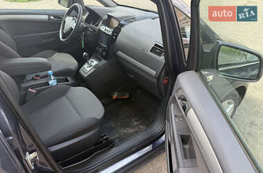 Минивэн Opel Zafira 2010 в 
