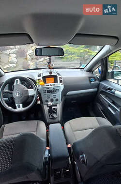 Минивэн Opel Zafira 2009 в 