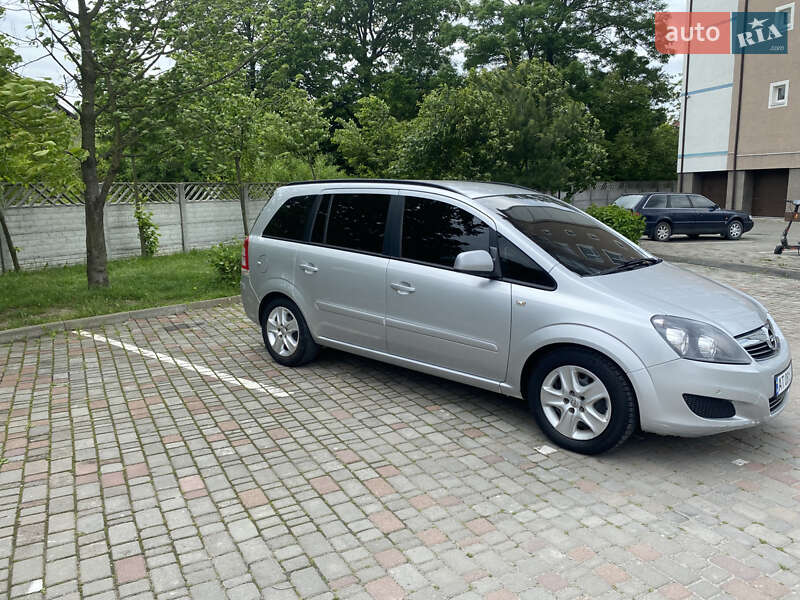 Минивэн Opel Zafira 2012 в Ивано-Франковске