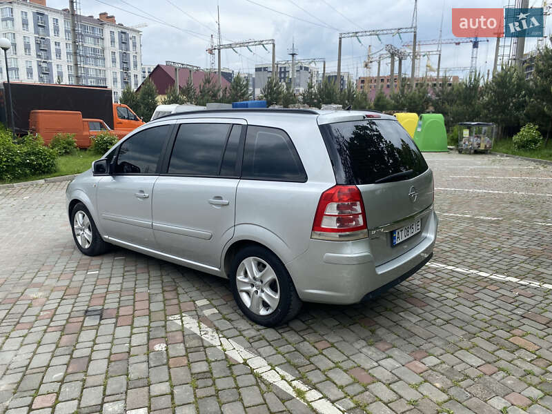 Минивэн Opel Zafira 2012 в Ивано-Франковске