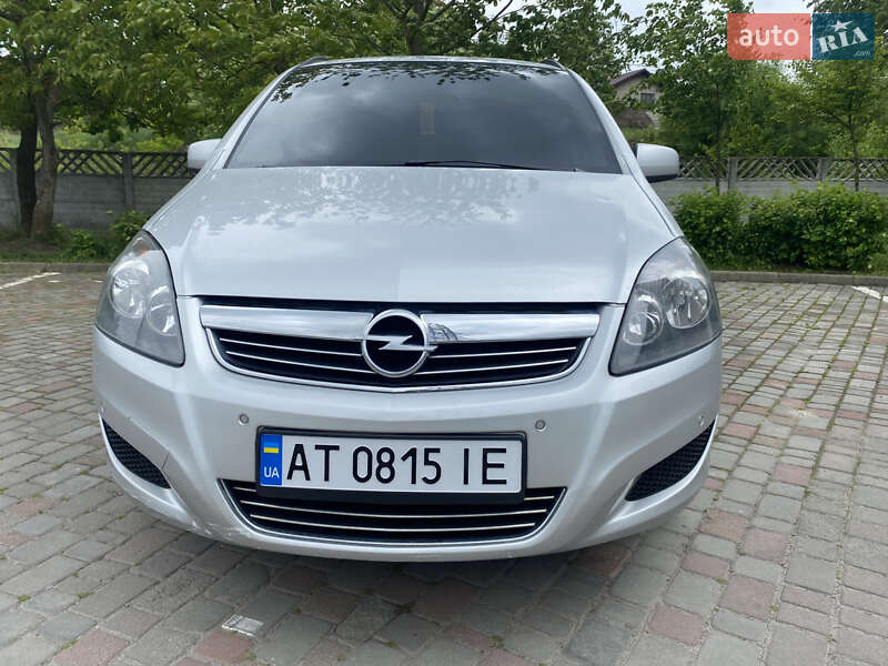 Минивэн Opel Zafira 2012 в Ивано-Франковске
