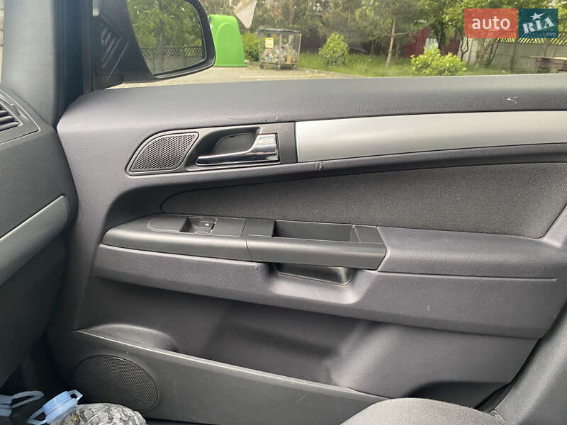 Минивэн Opel Zafira 2012 в Ивано-Франковске